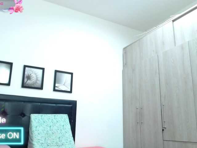 kelly-joness's BongaCams show and profile