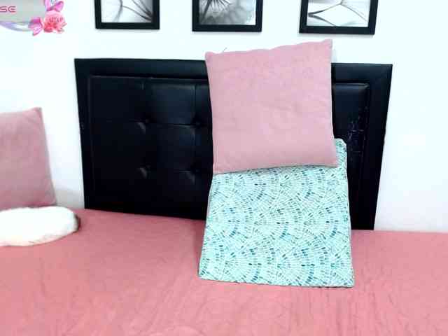 kelly-joness Live Webcam on BongaCams