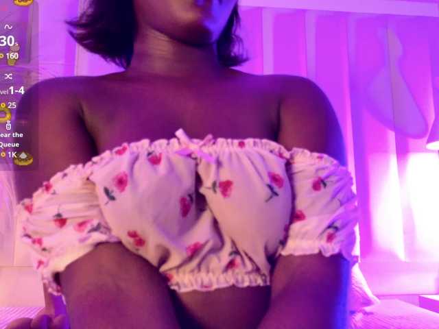 VICKYWALLES webcam