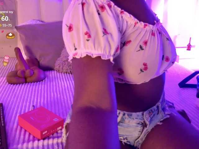 VICKYWALLES webcam