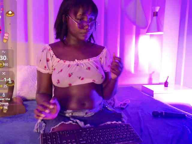 VICKYWALLES webcam