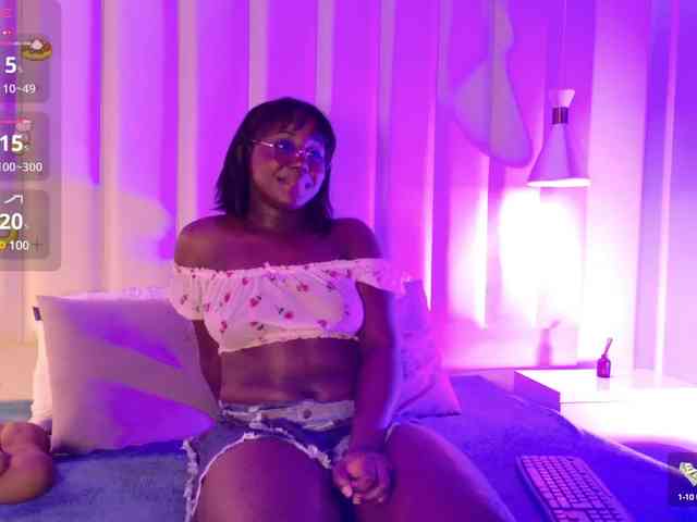 VICKYWALLES webcam