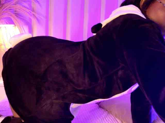 VICKYWALLES webcam
