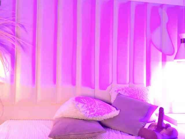 VICKYWALLES webcam