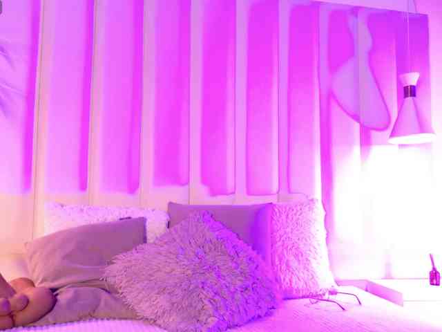 VICKYWALLES webcam
