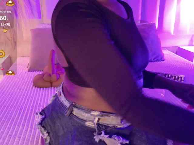 VICKYWALLES webcam