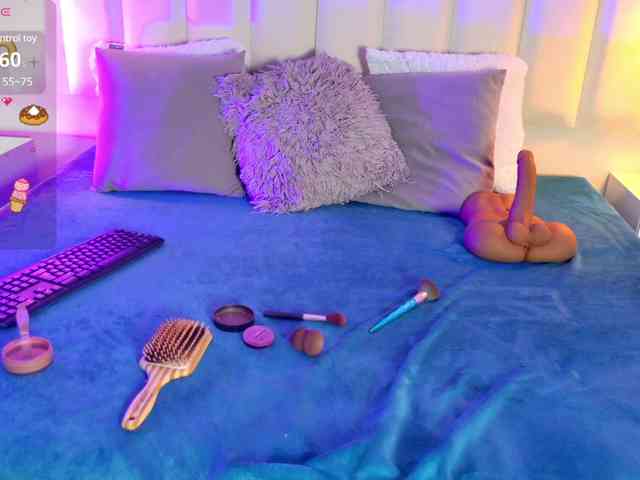 VICKYWALLES webcam