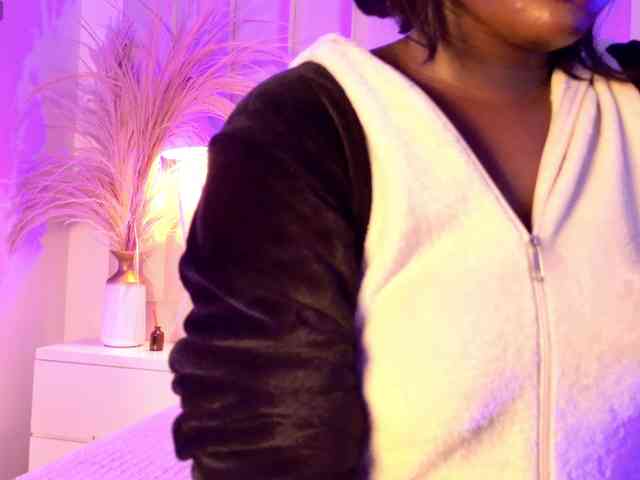 VICKYWALLES webcam