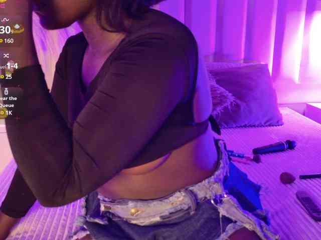 VICKYWALLES webcam