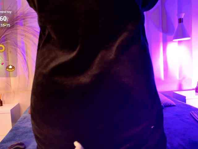VICKYWALLES webcam
