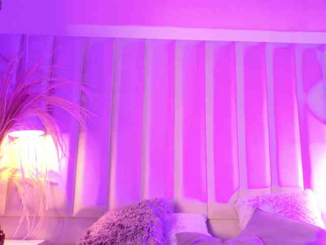 VICKYWALLES webcam