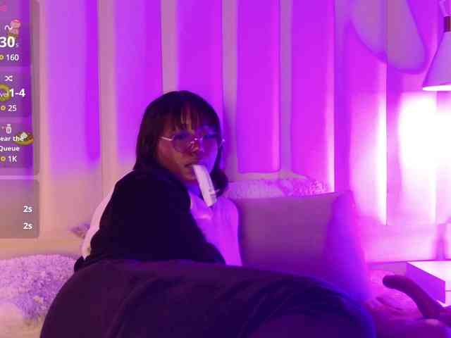 VICKYWALLES webcam
