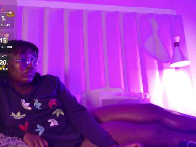 VICKYWALLES webcam