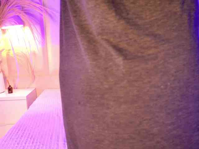 VICKYWALLES webcam