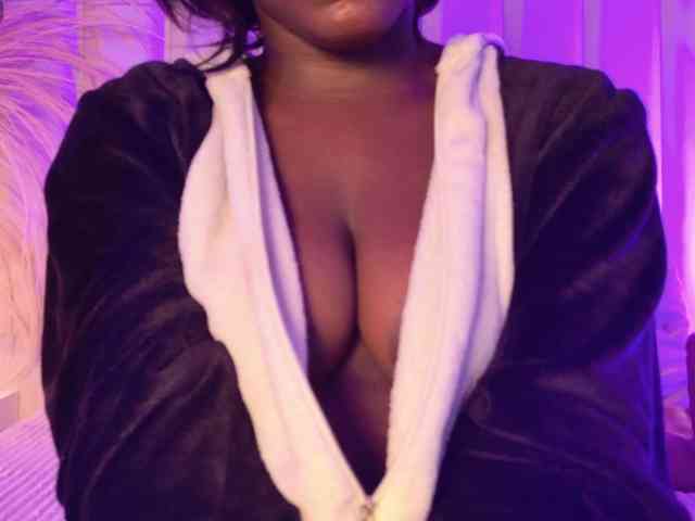 VICKYWALLES webcam