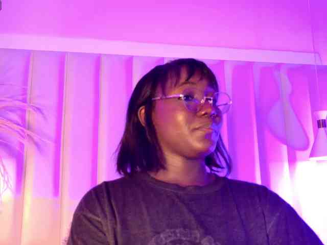 VICKYWALLES webcam