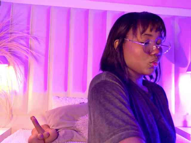 VICKYWALLES webcam