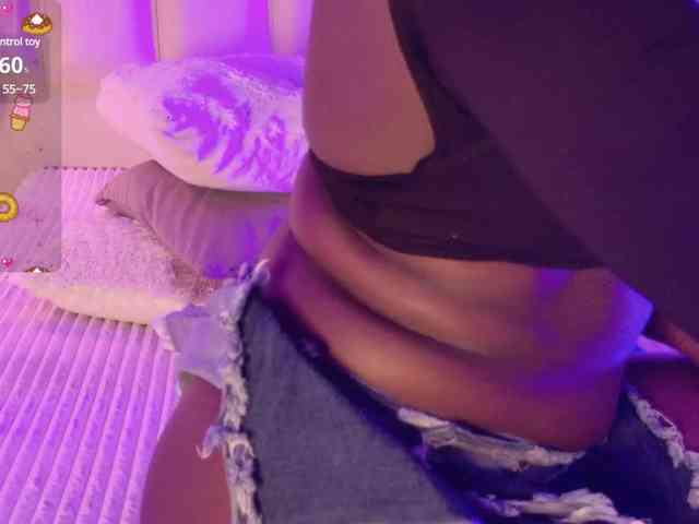 VICKYWALLES webcam