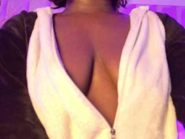 VICKYWALLES webcam