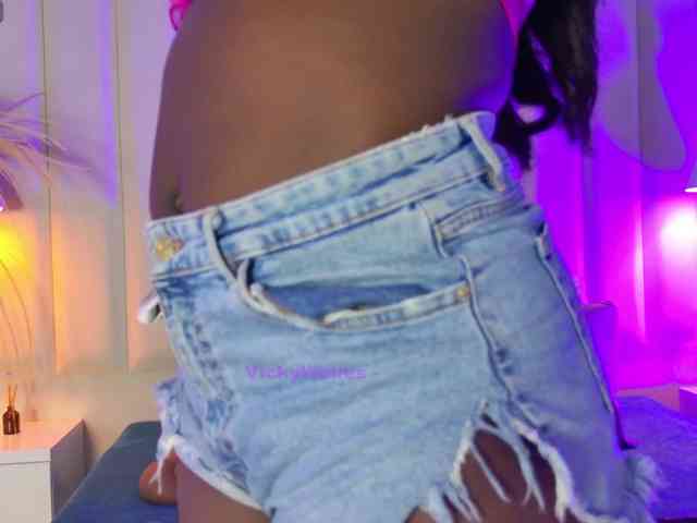 VICKYWALLES webcam