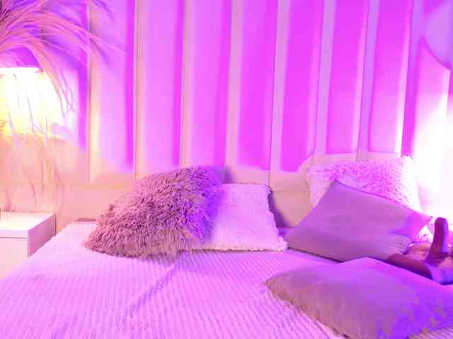 VICKYWALLES webcam