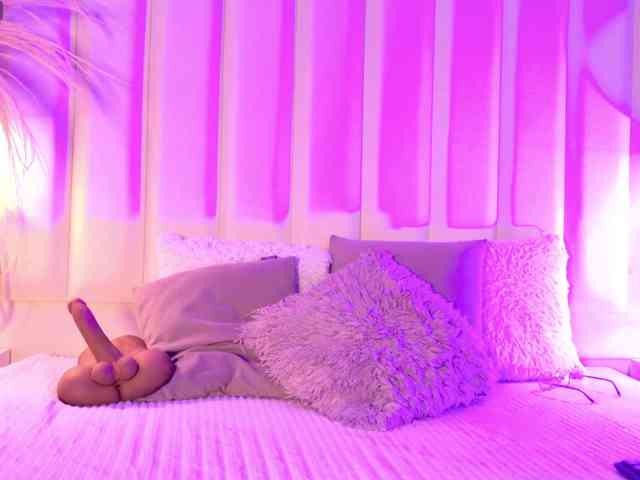 VICKYWALLES webcam