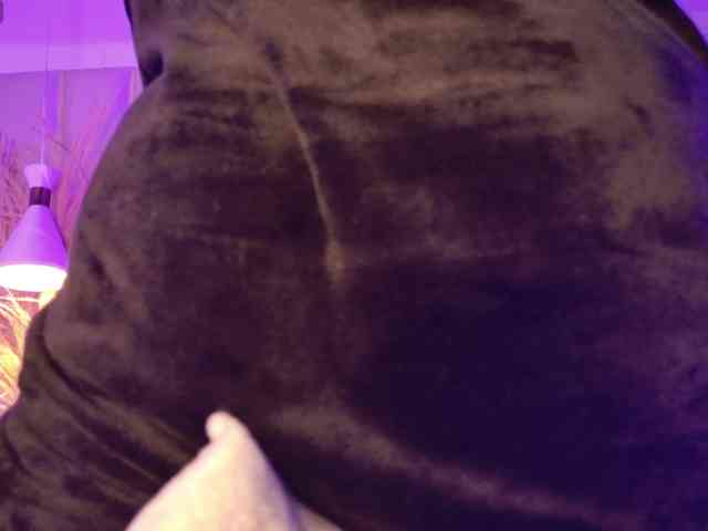 VICKYWALLES webcam