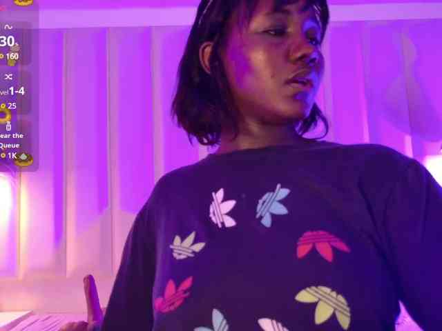 VICKYWALLES webcam