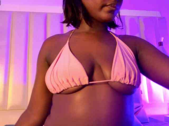 VICKYWALLES webcam