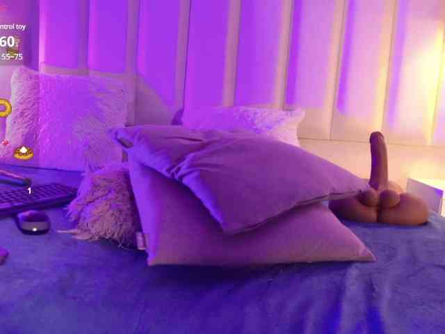VICKYWALLES webcam