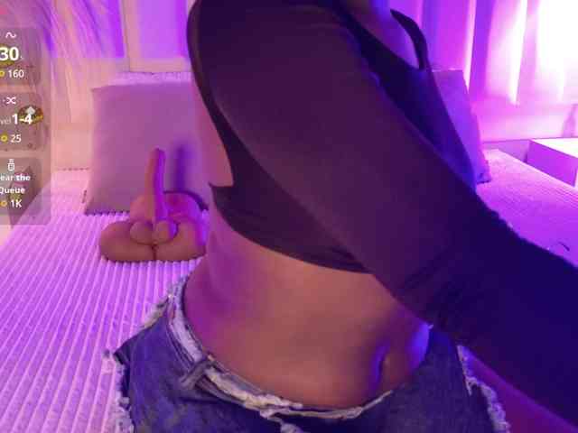 VICKYWALLES webcam