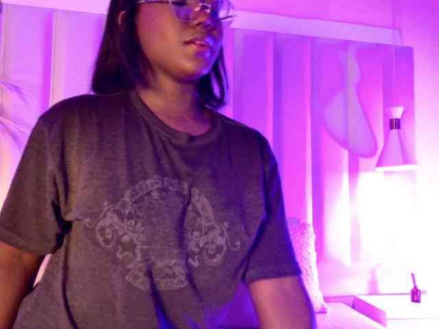 VICKYWALLES webcam