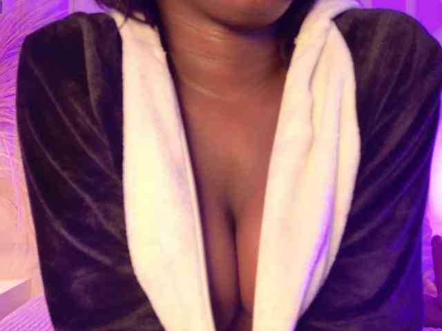 VICKYWALLES webcam