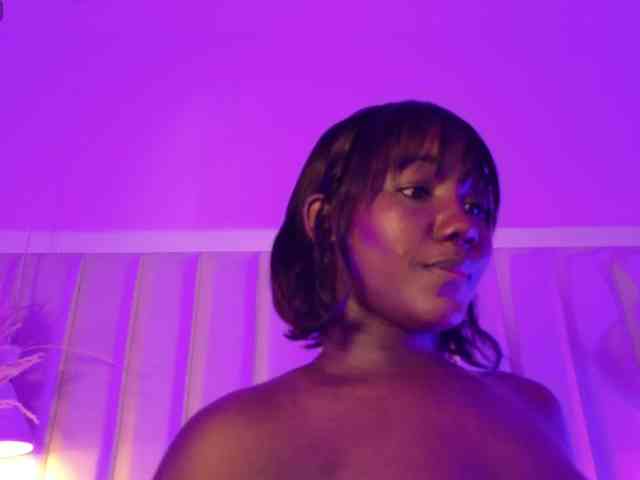 VICKYWALLES webcam