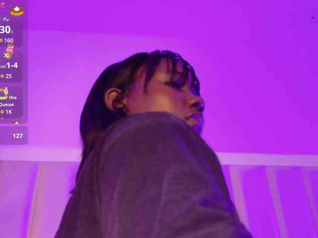 VICKYWALLES webcam