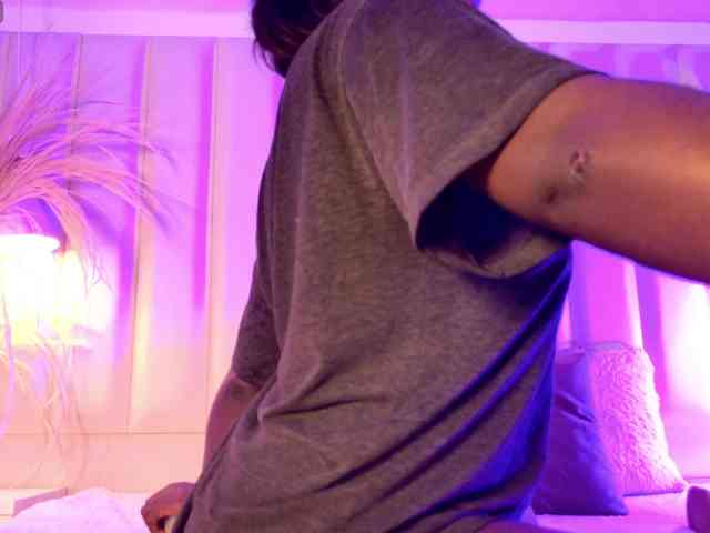 VICKYWALLES webcam