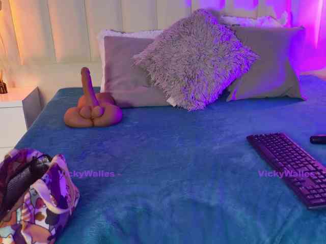 VICKYWALLES webcam