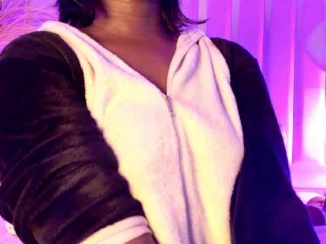 VICKYWALLES webcam