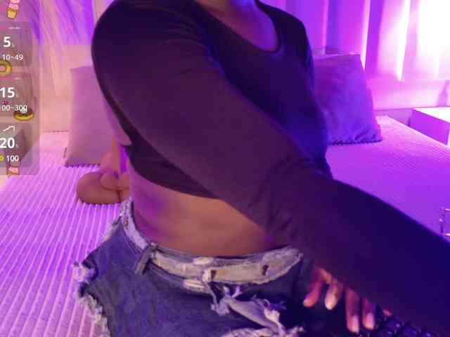 VICKYWALLES webcam