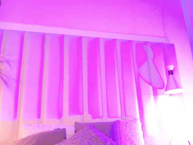 VICKYWALLES webcam