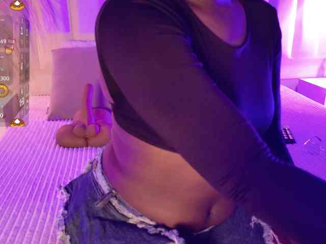 VICKYWALLES webcam
