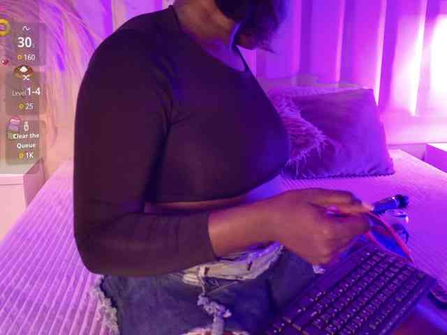VICKYWALLES webcam