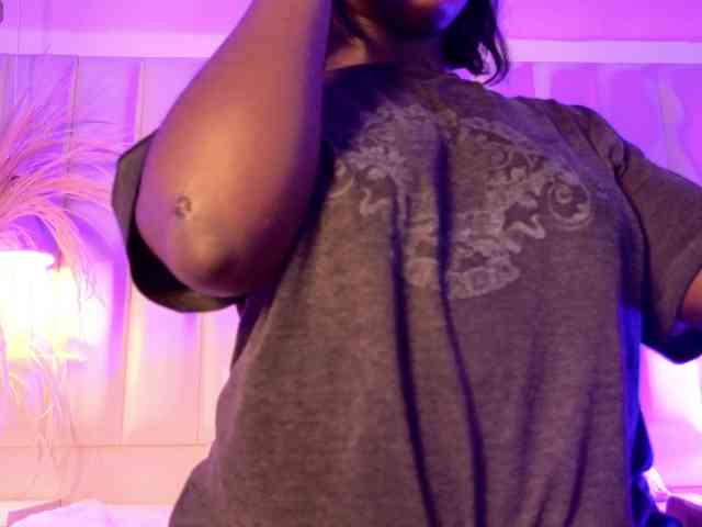 VICKYWALLES webcam