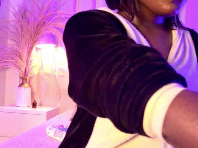 VICKYWALLES webcam