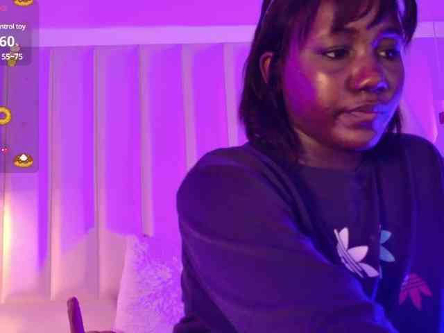 VICKYWALLES webcam