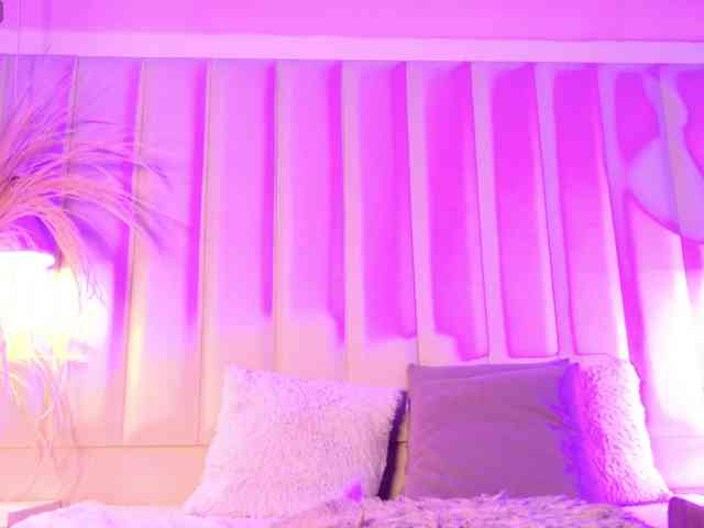 VICKYWALLES webcam