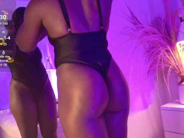 VICKYWALLES webcam