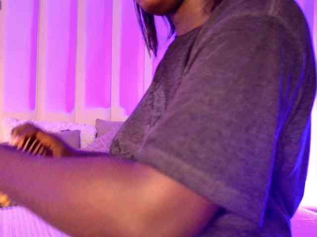 VICKYWALLES webcam