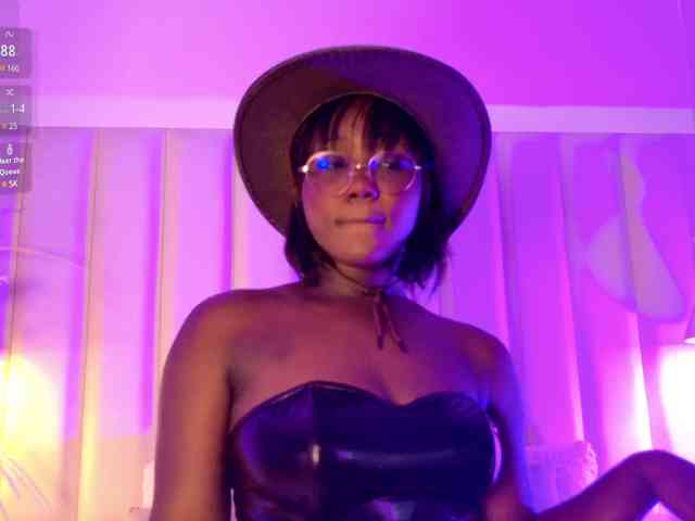 VICKYWALLES webcam