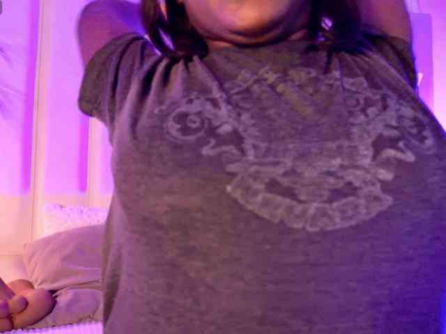 VICKYWALLES webcam